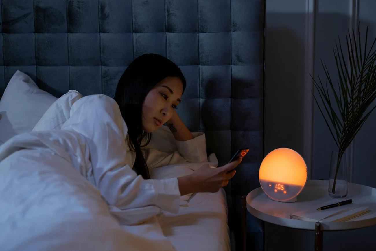 Article Sophrologie et troubles du sommeil : gérer l'alternance des rythmes d'une journée